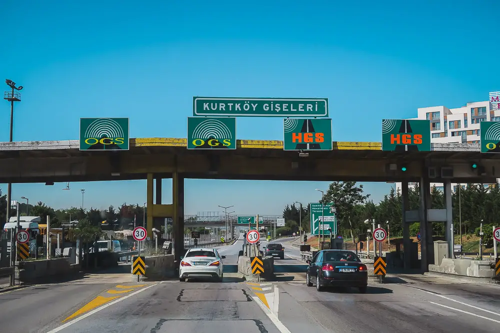 Straße zum Flughafen Sabiha Gokcen in Istanbul