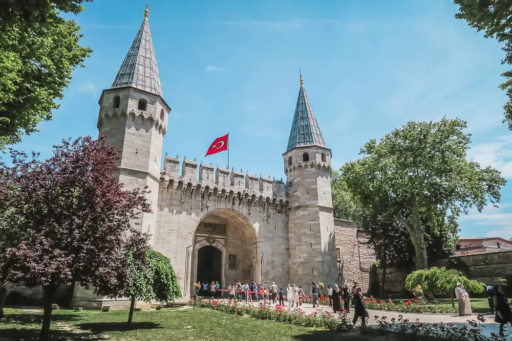 Haupteingang zum Topkapi Palast in Istanbul