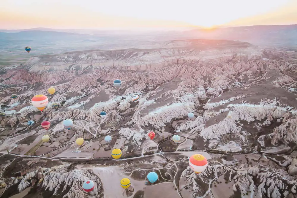 Ballonfahrt in Kappadokien zum Sonnenaufgangs in der Türkei